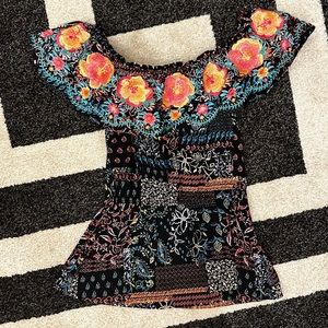 SAVANNA JANE || Off-Shoulder Floral Embroidered Blouse - SZ Small